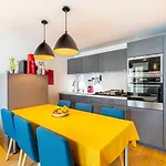 Guestready - Colourful Getaway Near Eiffel Tower