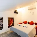דירה Guestready - Colourful Getaway Near Eiffel Tower פריז