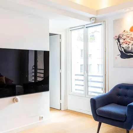 Guestready - Colourful Getaway Near Eiffel Tower
